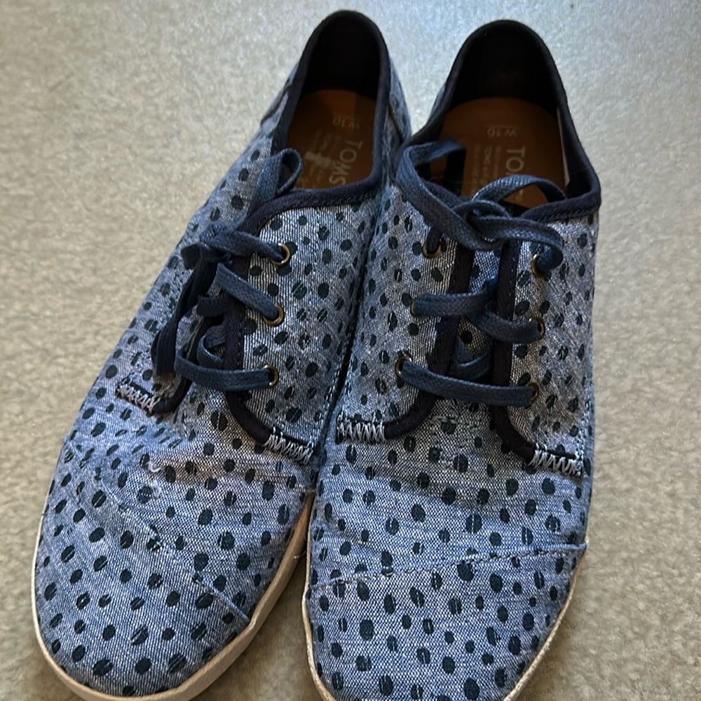 SPOTTED TOMS